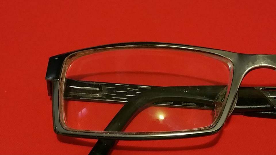 Eyeglasses after Window Cloth